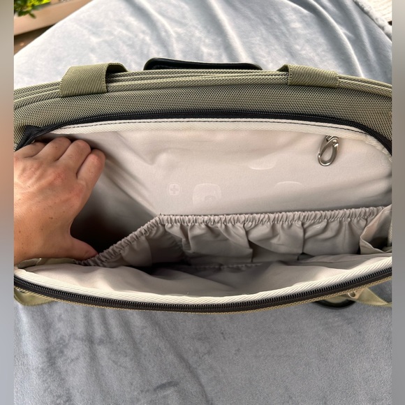 SwissGear Wenger Army Green Satchel Bag Like New - Picture 8 of 10